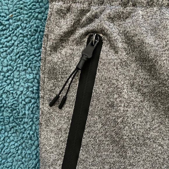 Men’s Retro Distrikt Shorts, Size Large - Picture 2 of 4